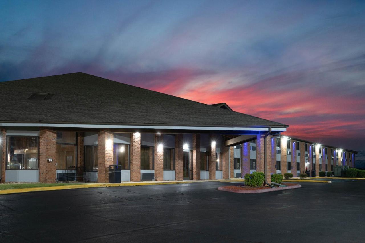 Baymont By Wyndham Tupelo Motel Eksteriør billede