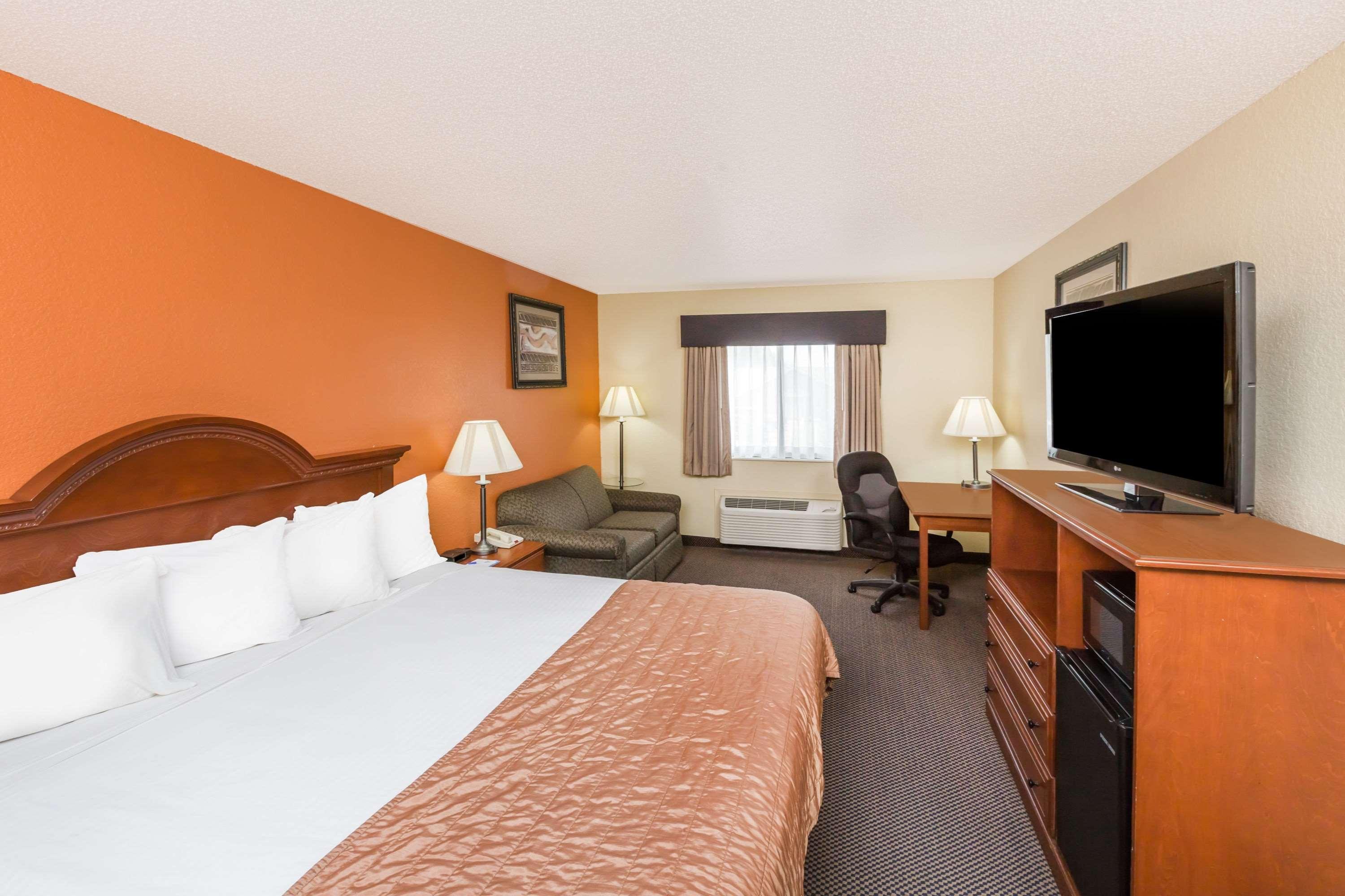 Baymont By Wyndham Tupelo Motel Eksteriør billede