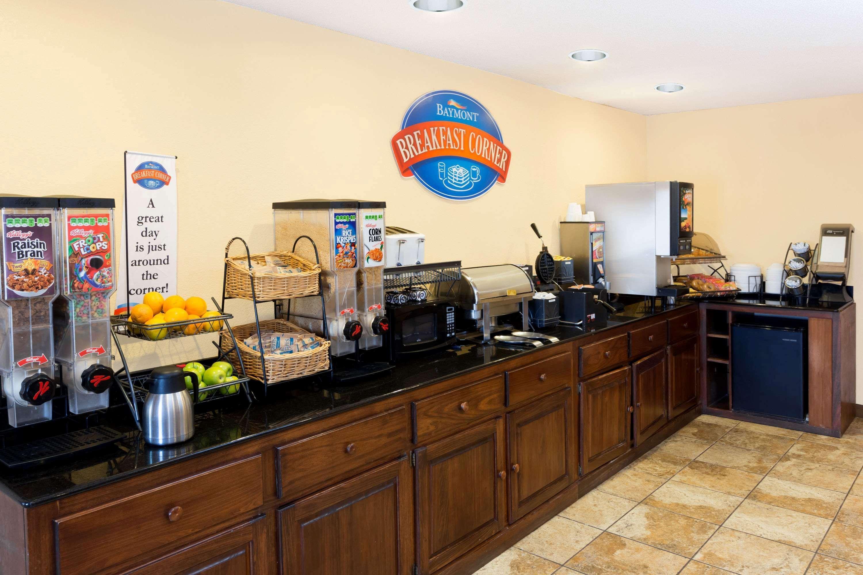 Baymont By Wyndham Tupelo Motel Eksteriør billede