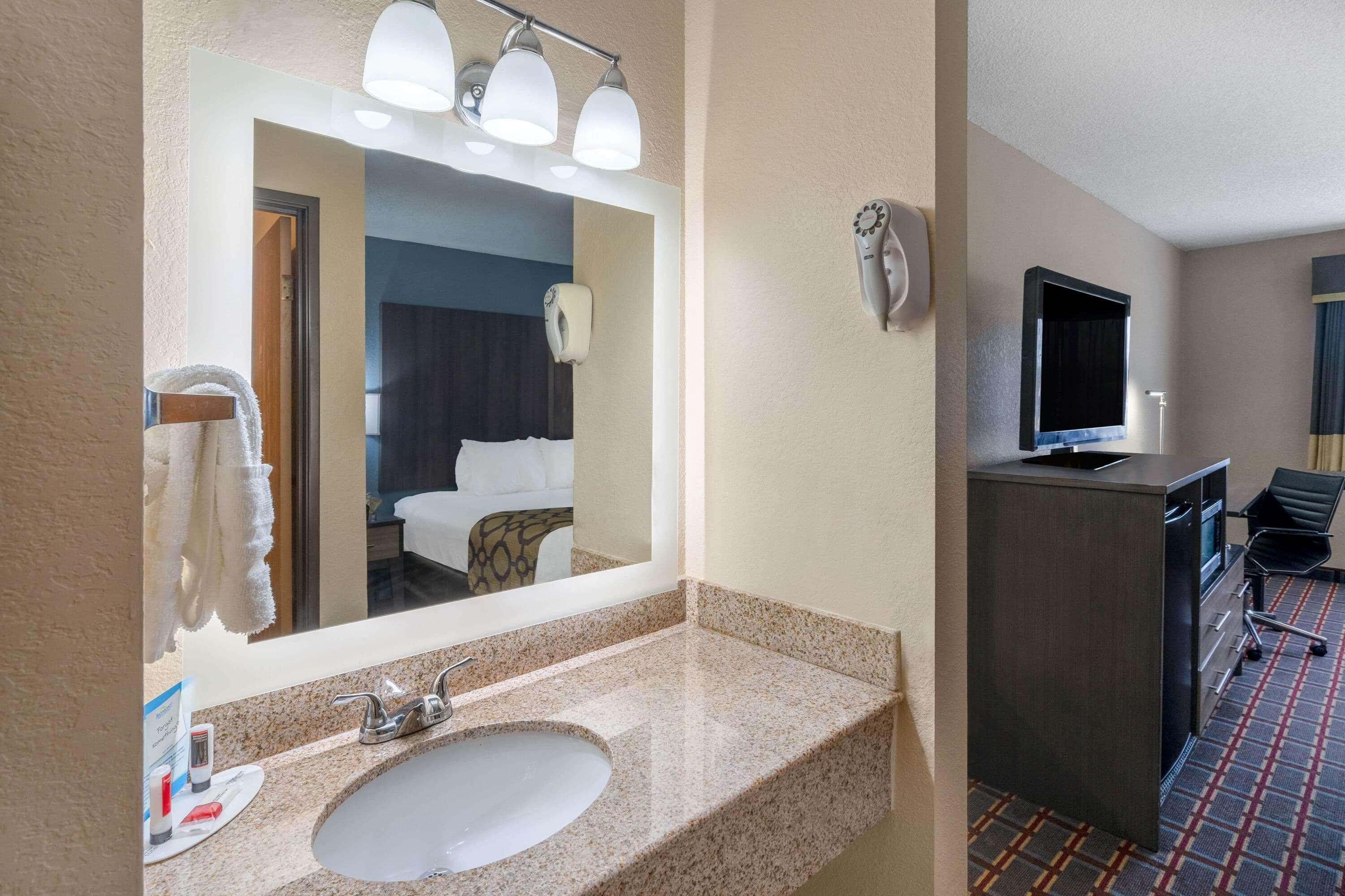 Baymont By Wyndham Tupelo Motel Eksteriør billede