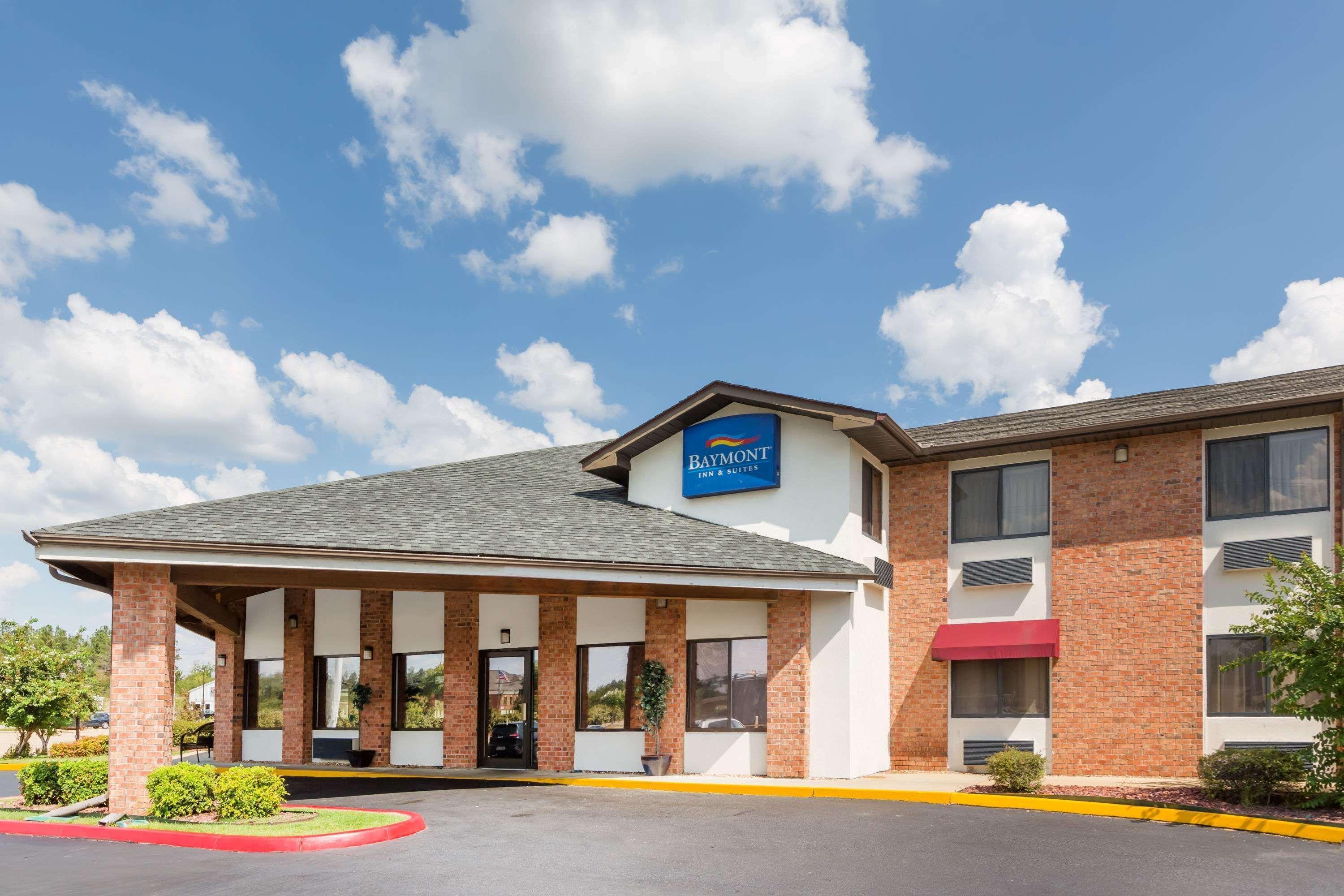 Baymont By Wyndham Tupelo Motel Eksteriør billede
