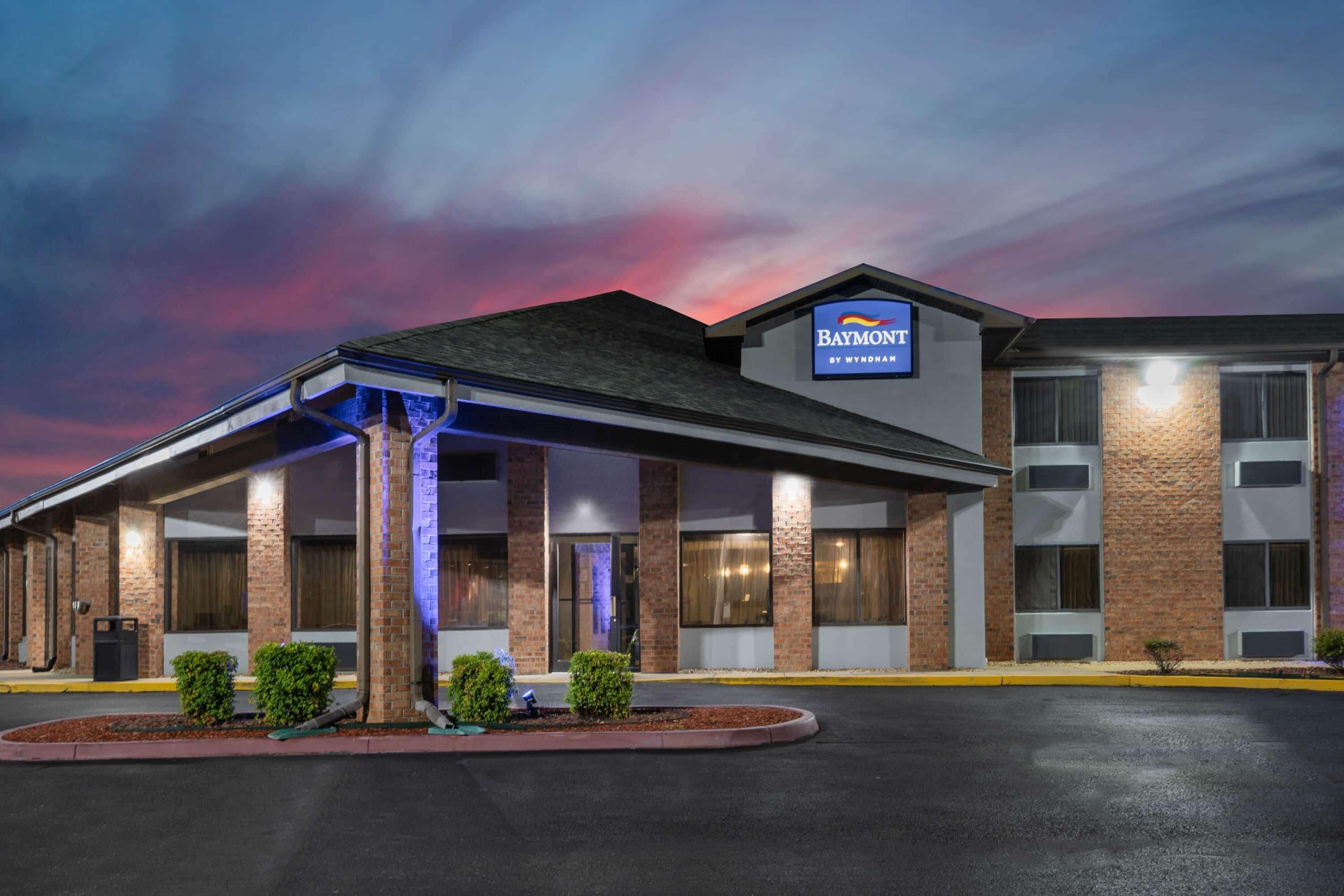 Baymont By Wyndham Tupelo Motel Eksteriør billede