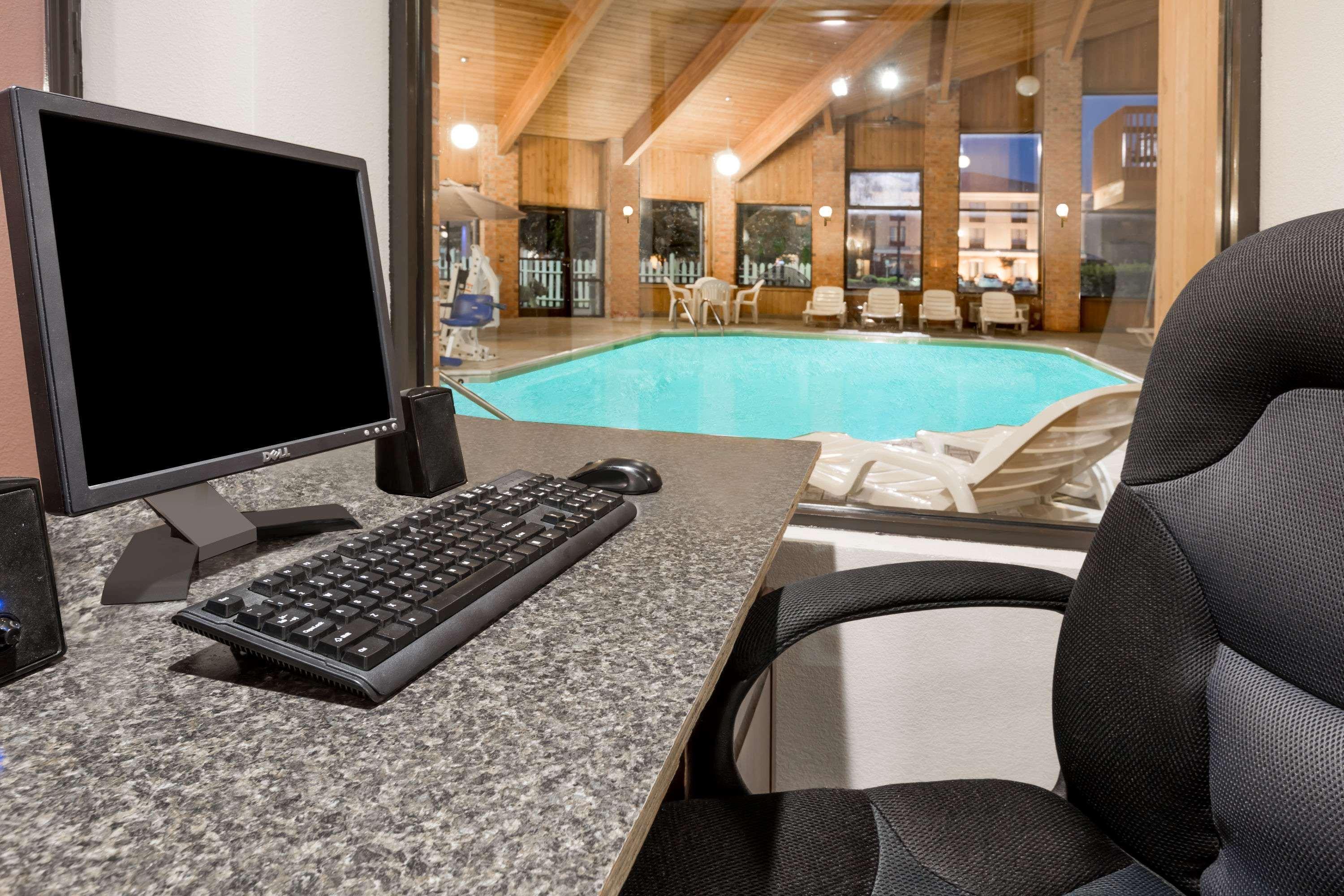 Baymont By Wyndham Tupelo Motel Eksteriør billede