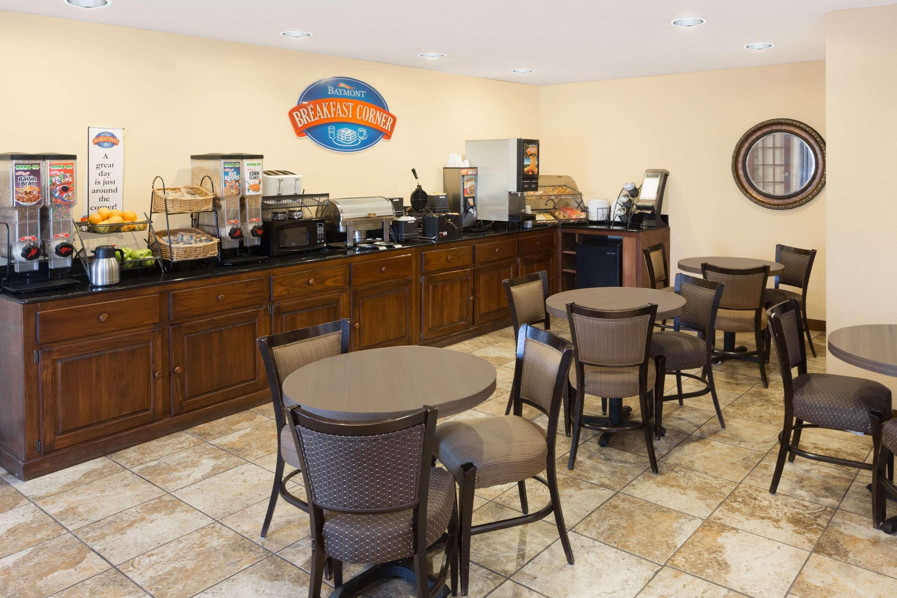 Baymont By Wyndham Tupelo Motel Eksteriør billede