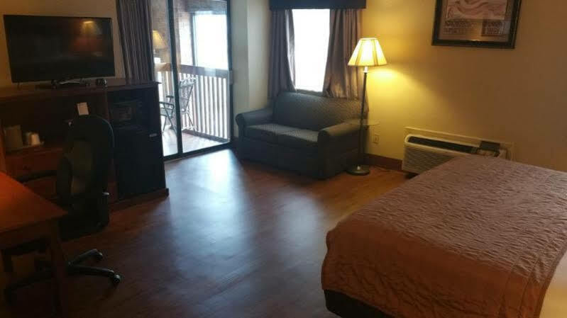 Baymont By Wyndham Tupelo Motel Eksteriør billede